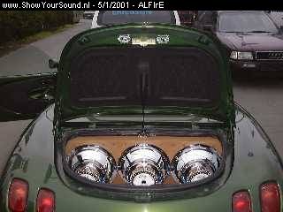 showyoursound.nl - a unique roadster - stuffed with ICE - ALFIrE - Dsc00014.jpg - Ive had many different install, this was the first attempt./PPSee the chrome basket of those subs!  Amazing...