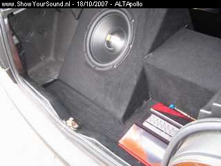 showyoursound.nl - Red Hairy Sound - ALTApollo - SyS_2007_10_18_17_24_33.jpg - pTijdelijke install... Dit was een JBL GT-4 12" subwoofer op een Sony 4-kanaals gebrugd./p