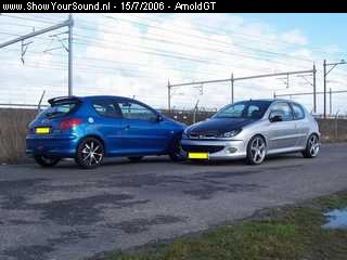 showyoursound.nl - Kicker  - ArnoldGT - SyS_2006_7_15_13_50_1.jpg - mijn auto (rechts) en die van mn vader (RC, met JBL audio systeem)