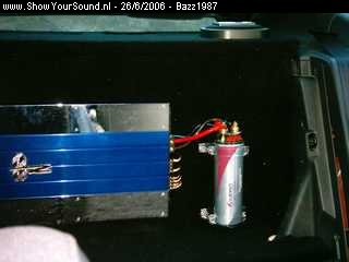 showyoursound.nl - Mazda 323 Coup met air-ride - Bazz1987 - SyS_2006_6_26_17_28_44.jpg - Weer mijn powercap en versterker.
