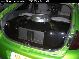 showyoursound.nl - Mazda 323 Coup met air-ride - Bazz1987 - SyS_2008_4_27_13_37_17.jpg - pEn het eindresultaat! Enkel de slotpoort moet nog worden afgewerkt, deze wordt waarschijnlijk dezelfde kleur groen gespoten als de auto./p