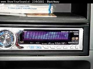 showyoursound.nl - BlastAway - BlastAway - simg0199.jpg - Na wat geld apart zetten....einedelijk mijn JVC KDLX10R verruilt voor dit prachtbeestje!BRDe KDC-PSW9521 MP3 radio van Kenwood!