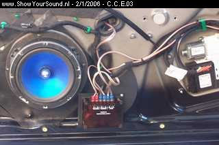 showyoursound.nl - SPL Dynamics GTI - CCE03 - SyS_2006_1_2_19_45_3.jpg - SPL Dynamics 16.5 cm. Compo-setje voor in de deuren.BREr zit ook wat dempingsmateriaal achter de speakers.