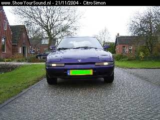 showyoursound.nl - Student Car - CitroSimon - auto_21-11-04_004_nummerbord_weg_2.jpg - Dit is de auto waarin het moet gebeuren. Een Mazda 323f Creon. 1.8i, met 109 pk. bj. 1992