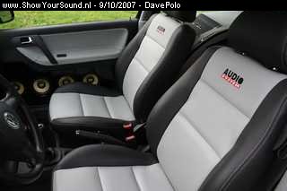 showyoursound.nl - Audio System & STEG - DavePolo - SyS_2007_10_9_16_46_8.jpg - pDe stoelen maken de auto helemaal af, 2 kleuren leer met Audio System logo, met dank aan Xtreme Car Concept./p