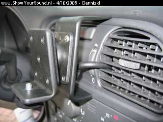 showyoursound.nl - Volvo S40, 2.0T, 163 pk, automaat, 2003 - Denniskl - SyS_2005_10_4_21_14_4.jpg - De houder kan kantelen naar onder,boven, links en rechts.