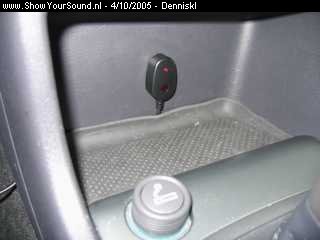 showyoursound.nl - Volvo S40, 2.0T, 163 pk, automaat, 2003 - Denniskl - SyS_2005_10_4_22_8_53.jpg - De sensor een beetje beter weggewerkt.BRHier heeft hij de beste plek qua ontvangst.