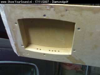 showyoursound.nl - Diamond BMW - Diamondgolf - SyS_2007_11_17_20_27_3.jpg - pHier zie je de gaatjes waar de bedrading van de speakers doorheen komen./p