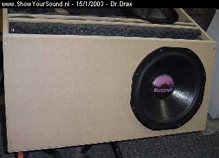 showyoursound.nl - Totally addicted to bass - Dr.Drax - test6.jpg - Andere kant de Bz-400, die het tussenschot in evenwicht moet gaan brengen |)