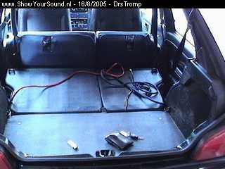 showyoursound.nl - Sony Twin Sub Kofferbak Vulling - DrsTromp - SyS_2005_8_16_22_33_4.jpg - Mijn kofferbak, nu nog leeg alleen de kabels liggen er al.