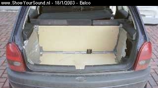 showyoursound.nl - Just a Corsa -  Poly kofferbak klaar en nieuwe amp inbouw - Eelco - kofferbakbegin.jpg - Nou.....vooruit...ff een kleine 