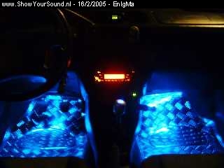 showyoursound.nl - Paseo meets Sony Xplod - EnIgMa - blue_neon_inside_by_night.jpg - Blue Neon under the dash