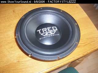 showyoursound.nl - 2-low sq all the way - FACTORYSTYLEZZZ - SyS_2006_9_9_19_36_57.jpg - de sub een TREO tsi 12 inch dvc 2