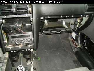 showyoursound.nl - DLS ASTRA - FRANSDLS - SyS_2007_9_19_20_12_54.jpg - pNou de auto is gestript waar nodig om de benodige spullen/kabels te kunnen gaan plaatsen/leggen./p
