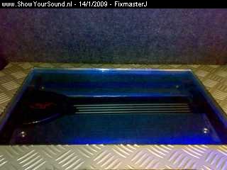 showyoursound.nl - Xsara audio Tuning - FixmasterJ - SyS_2009_1_14_23_19_54.jpg - pHier zie je de blauwe verlichting een beetje. Wel mooi als het donker is. En meteen kofferbak verlichting!/p