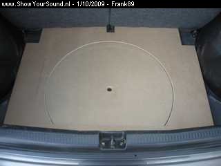 showyoursound.nl - Mitsubishi Colt - 1e Inbouw - Under Construction - Audio System - Frank89 - SyS_2009_10_1_8_3_39.jpg - pstrongKofferbak/strong/pBRpemDeksel uit gefreesd. Past gewoon ustrongPERFECT!/strong/u/em/p