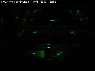 showyoursound.nl - ICE-Proof Corsa! - Gallie - 008.jpg - Alleen de neon-green verlichting aan, jammer dat je op deze fotos het effect van de alarm-strobos niet kunt zien.....