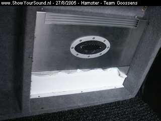 showyoursound.nl - SQ in een Hamsterbus - Hamster - SyS_2005_8_27_18_18_17.jpg - monteren en de bescherm-folie verwijderen.