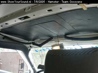showyoursound.nl - SQ in een Hamsterbus - Hamster - SyS_2005_8_7_15_37_4.jpg - Het volledige plafond van de bus is voorzien van drie lagen dempingsmatten.