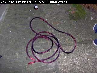 showyoursound.nl - Hamsters new SQ-project - Hamstermania - SyS_2006_11_4_19_49_17.jpg - de voedingskabel in snakeskin met aan de uiteinden voorzien van een krimpkous.