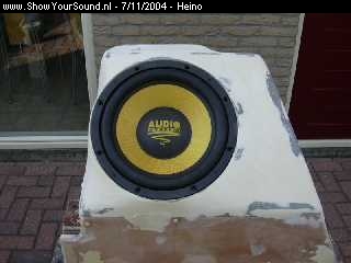 showyoursound.nl - Standaard Seat Sound System..  Yeeeaahh - Heino - 100704_007.jpg - FF waffertje passen.... phieeu.. hij past nogBR