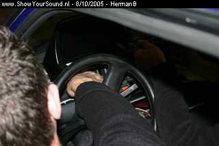 showyoursound.nl - Best klein zon Fiat cinquecento! - HermanB - SyS_2005_10_8_20_42_37.jpg - Heel het dashboard kon uit elkaar om de onderbroken 12volt voor de Alpine op te graven. Vorige eigenaar had namelijk besloten alle din aansluitingen vakkundig met een kniptang te verwijderen. (en deze draden heeeeeel goed met veel ducktape te isoleren :-/ en zn philips 