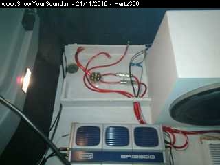 showyoursound.nl - Hertz SQ install - Hertz306 - SyS_2010_11_21_17_17_55.jpg - Begin installatie, aanleggen kabels