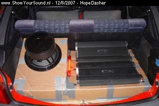 showyoursound.nl - Hope Dasher goes loud - HopeDasher - SyS_2007_8_12_15_4_39.jpg - pDe componenten die gemonteerd gaan worden zijn op de kist geplaatst om te kijken of dit het is wat het gaat worden./p