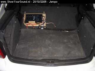 showyoursound.nl - Jeropo-sound (little less) - Jeropo - SyS_2006_10_28_17_58_29.jpg - Originele VW vloermat op houten bodemplaat.