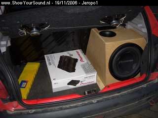 showyoursound.nl - Beginner fully pioneer - Jeropo1 - SyS_2006_11_19_21_2_58.jpg - de kist zoals deze in de kofferbak staat... nu nog bekleden!