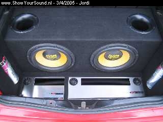 showyoursound.nl - Corrado met Audio System install - Jordi - foto17.jpg - Eindresultaat van de kofferbak. Alle kanonnen wat een power! 1200 watt RMS op de woofers, 2 x 240 watt RMS op de compo :P. 