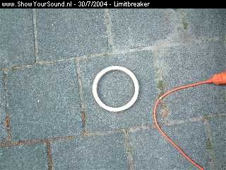 showyoursound.nl - Limitbreakers 323F. Creatief met ruimte :) - Limitbreaker - dscf0324__small_.jpg - De 18mm dikke MDF ringen waarmee de speakers op deur gemonteerd zitten. Ze zijn niet helemaal mooi rond, maar je ziet ze toch niet, dus dat doet er niet toe.