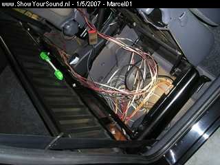 showyoursound.nl - Invisable - Marcel01 - SyS_2007_5_1_16_24_29.jpg - En dan zit je met een hele hoop kabels om weg te werken
