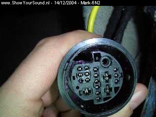 showyoursound.nl - Audio-System-exact! - Steg - Sound Quality - Mark-6N2 - 075.jpg - Dit is dus de stekker van de deur. Ook hier heb ik een gat ingeboord voor de kabeldoorvoer. Dit is een precisie werkje, want als het verkeerd gaat heb je een probleem.
