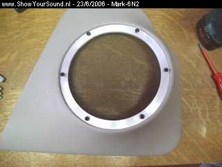 showyoursound.nl - Audio-System-exact! - Steg - Sound Quality - Mark-6N2 - SyS_2006_6_23_1_22_34.jpg - De poly deurbaken zijn bekleed met grijse skai.BRDe aluminium ring is erin gemonteerd met daarachter het rooster.