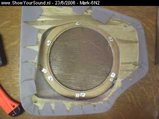 showyoursound.nl - Audio-System-exact! - Steg - Sound Quality - Mark-6N2 - SyS_2006_6_23_1_22_43.jpg - Het poly bakje wordt vastgezet op het deurpaneel met 4 x m5 bouten.BRIn het poly bakje zitten 4 x m5 inslagmoeren.