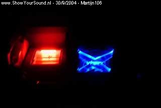 showyoursound.nl - Sound on an peugeot 106 XN  - Martijn106 - nieuw1.jpg - Zo ziet de kofferbak er nu uit in het donker