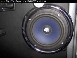 showyoursound.nl - Lucky Lady - Maryke - SyS_2007_1_27_0_40_31.jpg - de speaker op zijn plaats gemonteerd