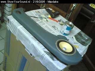 showyoursound.nl - Sound Quality in een mazda 626 - Mazdake - SyS_2006_9_21_17_49_10.jpg - Hier is het resultaat met het lampje en de speaker erin, onder het randje komt nog een chromen randje om het mooi af te werken.