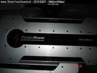 showyoursound.nl - Precision Power Showcase - MellowWater - SyS_2007_3_25_14_8_53.jpg - Hier kun je mijn Precision Power DCX 600.4 zien. Allebei mijn versterkers zijn op de achterwand van mijn achterbank gemonteerd.
