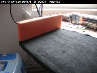 showyoursound.nl - MultiMedia & SQ Ground Zero - Menno82 - SyS_2009_2_25_9_24_45.jpg - pSteunbalkjes ( 8 cm ) bekleed in de kleur van de auto. Het oranje komt ook terug in de hoedenplank/p