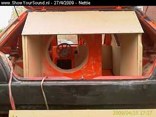 showyoursound.nl - emperors extreem 1 car 2007 - Nettie - SyS_2009_4_27_20_21_49.jpg - pachterin een kist bouwen voor bandpass systeem/p