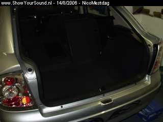 showyoursound.nl - First Install  - NicoMestdag - SyS_2006_8_14_21_40_10.jpg - The normal trunk space of a OPEL ASTRA. Nothing special to see !!!!