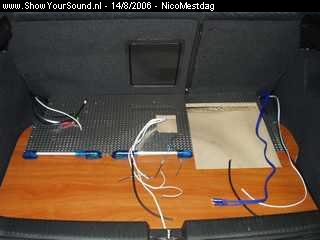 showyoursound.nl - First Install  - NicoMestdag - SyS_2006_8_14_21_44_50.jpg - The underground installation of the trunk space in the car.