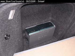 showyoursound.nl - 1800 Watt Hifonics Multi Amp met JBL GTi  Speakers - Octaaf - SyS_2006_3_29_23_16_32.jpg - De CD wisselaar komt op deze plek