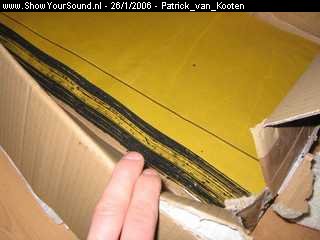 showyoursound.nl - Type RF VTS - Patrick_van_Kooten - SyS_2006_1_26_17_22_10.jpg - Een stapel bitumen matjes, deze komen in de deuren.