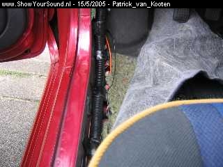 showyoursound.nl - Type RF VTS - Patrick_van_Kooten - img_0914.jpg - De voedingskabel vast gezet met bitumen.