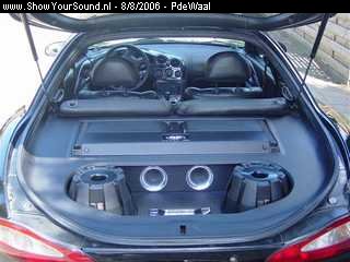 showyoursound.nl - Hyundai Coupe met Rockford - PdeWaal - SyS_2006_8_8_18_44_27.jpg - Kofferbak in een nieuwe jasje gestoken.