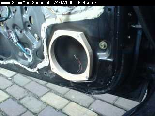 showyoursound.nl - Civic VTi Sedan Budget Audio Project - Pietschie - SyS_2006_1_24_15_27_39.jpg - Even passen...