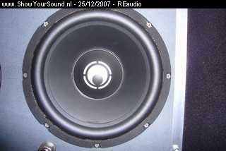 showyoursound.nl - RE audio 8 x 10 - REaudio - SyS_2007_12_25_16_9_54.jpg - pEven een losse woofer. Het is dus een RE RE 10. 175 W rms opgegeven. Het is de basisserie van RE audio. Het leek me leuk om daarmee een wagen op te bouwen./p
